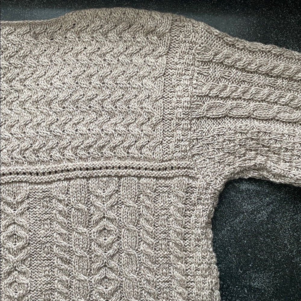 NWT Aran Cable Knit Sweater V-Neck Tan Women’s Size Medium (M) - Picture 9 of 16